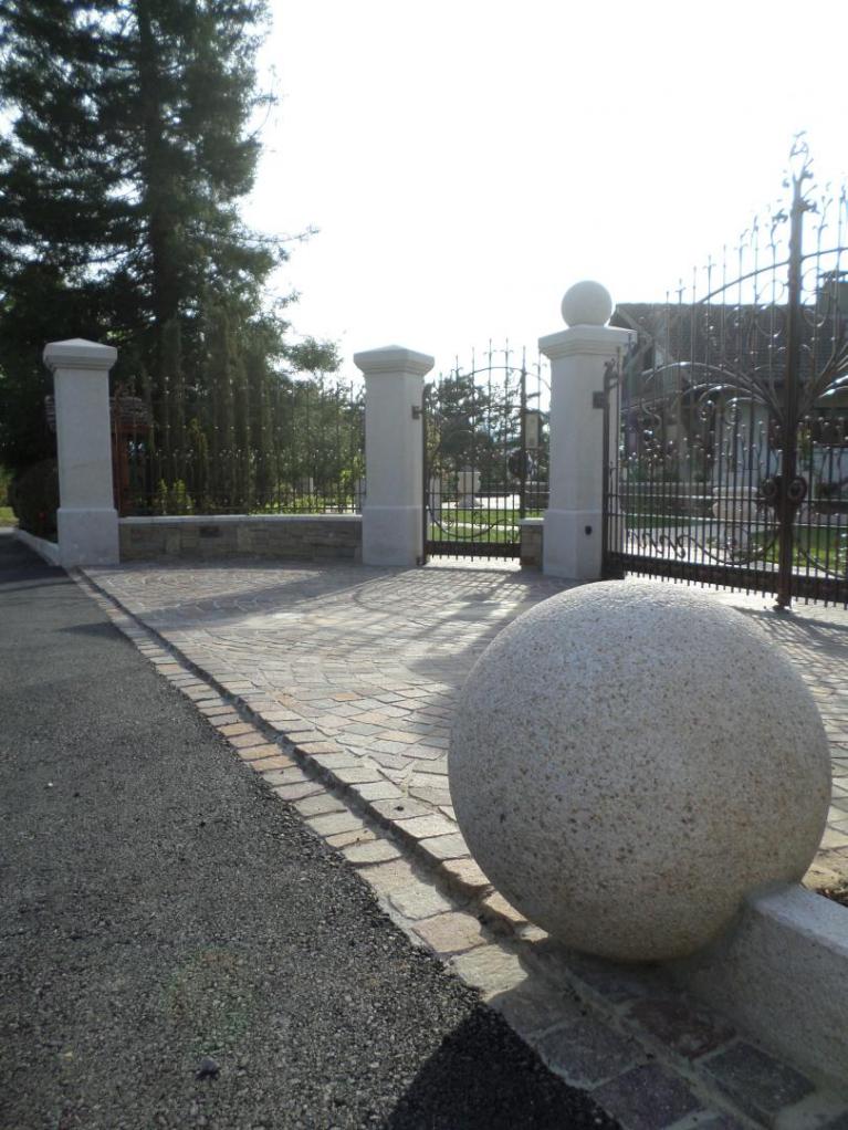 Boule en pierre Granit pour jardin